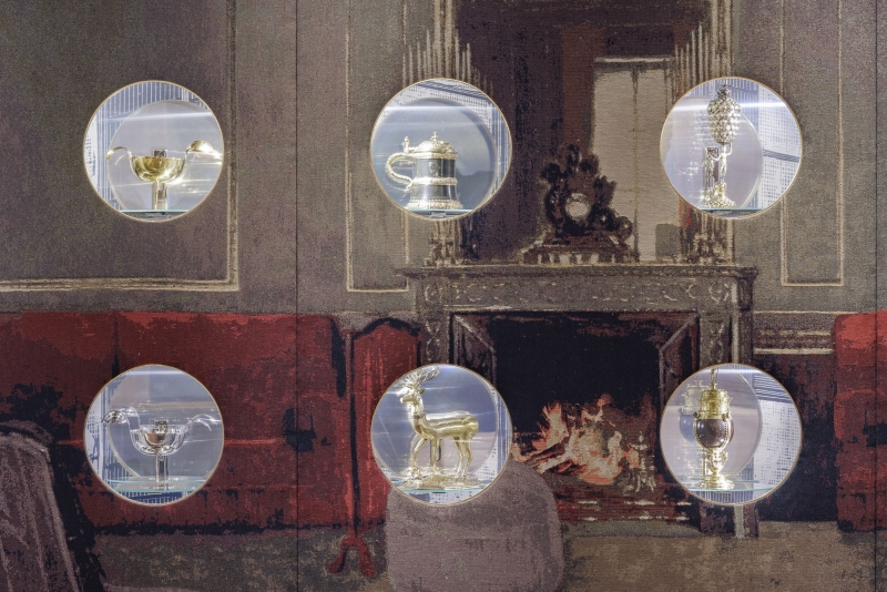The photo shows the showcase wall in the Tea Room of the Heidi Horten Collection Museum in Vienna.

This showcase wall was designed by Markus Schinwald. Behind it are small, precious objects from Heidi Horten's collection.